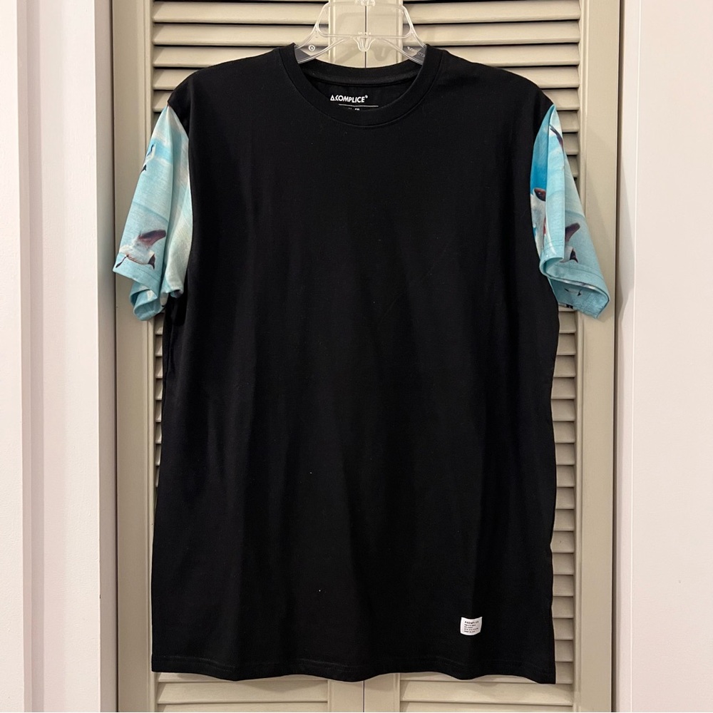 Akomplice Men’s T Shirt EUC